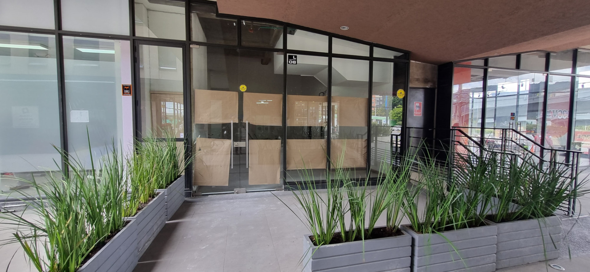 Fachada del local 8 en Torre Barcelona, Milla de Oro de Chía
