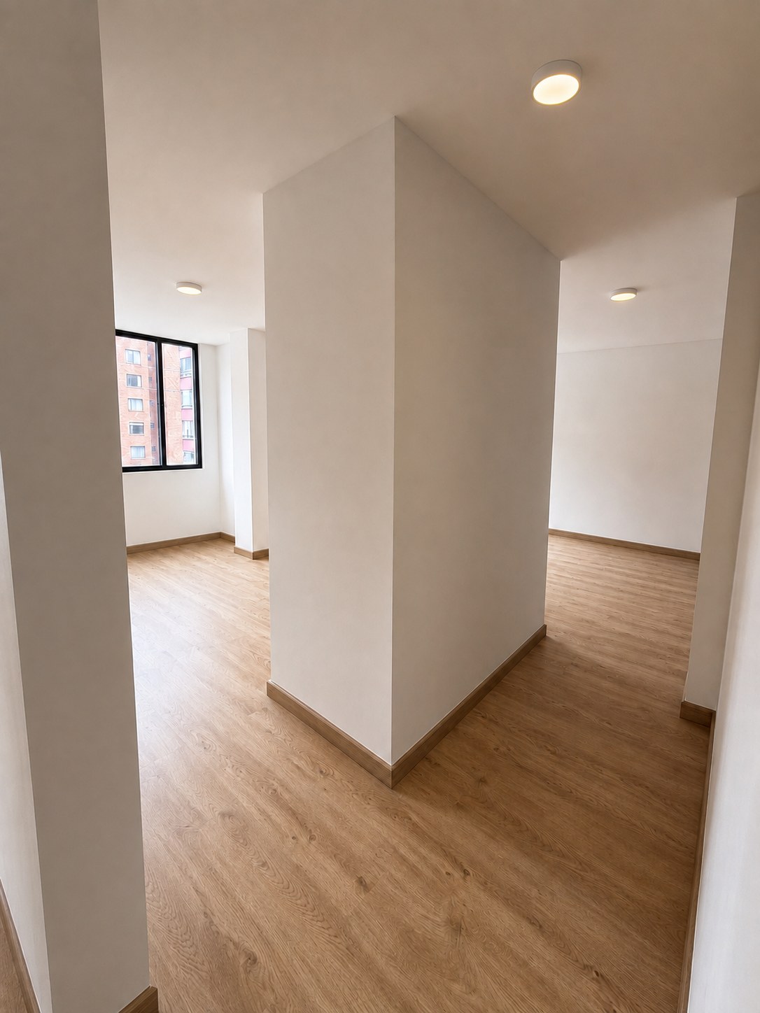 Habitación y corredor interior del apartamento