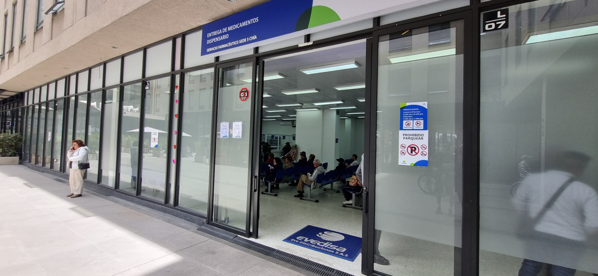 Fachada del local 7 arrendado a Evedisa, Torre Barcelona Chía